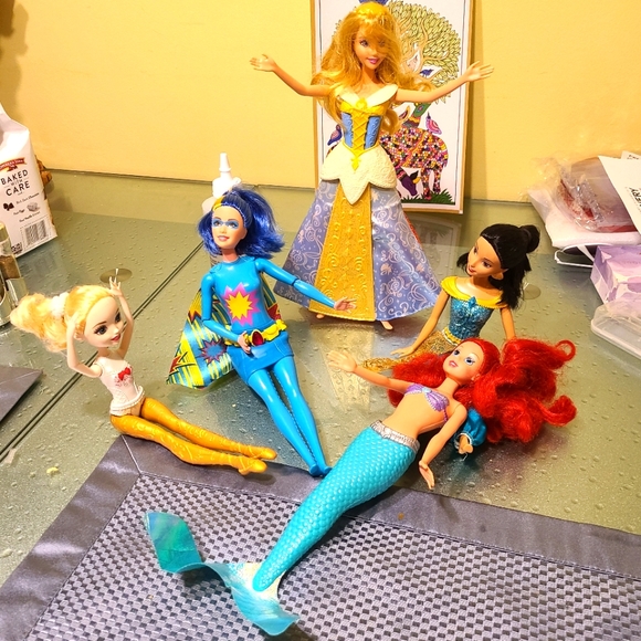 Barbie Other - Lot of 5 dolls barbie ,aurora,jasmine,ariel,apple white